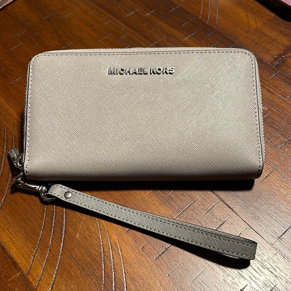 Michael Kors Large Leather Smartphone Wristlet